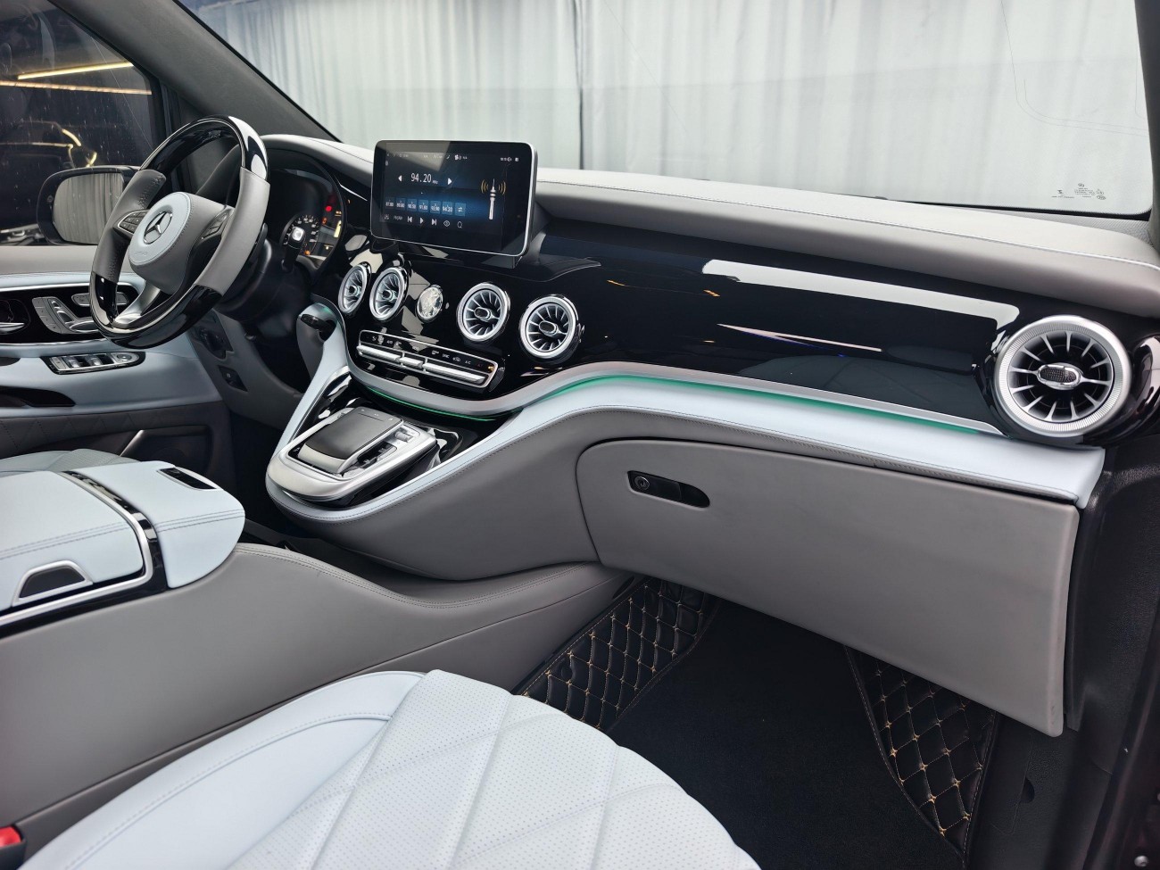 Mercedes-Benz 2023 2024