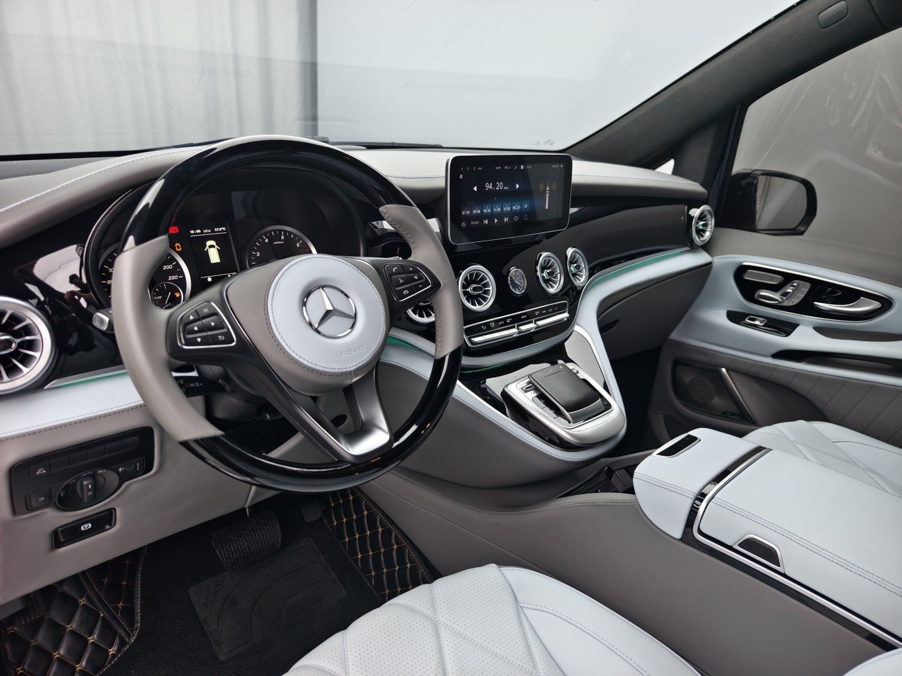 Mercedes-Benz 2023 2024