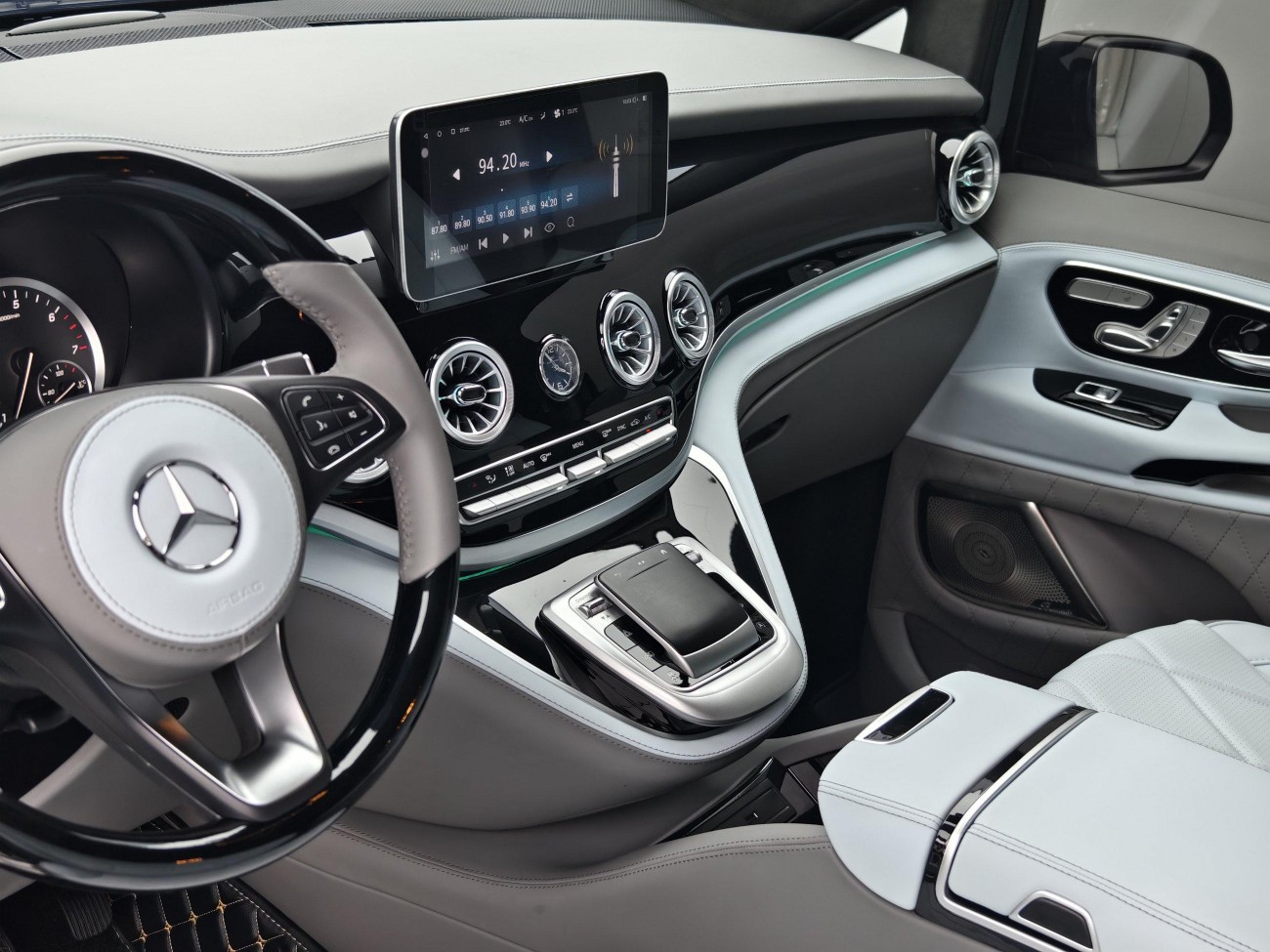 Mercedes-Benz 2023 2024