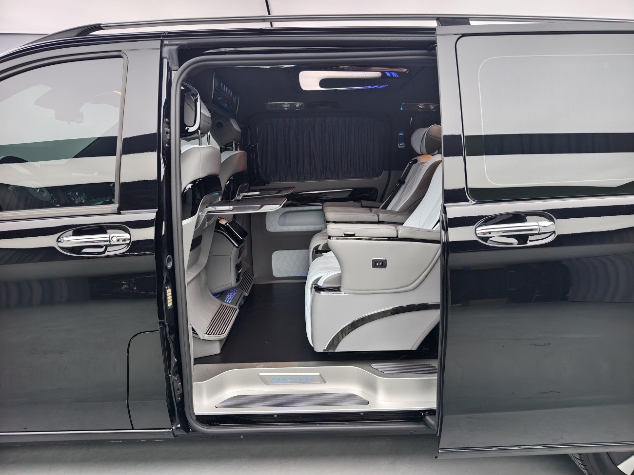 Mercedes-Benz 2023 2024