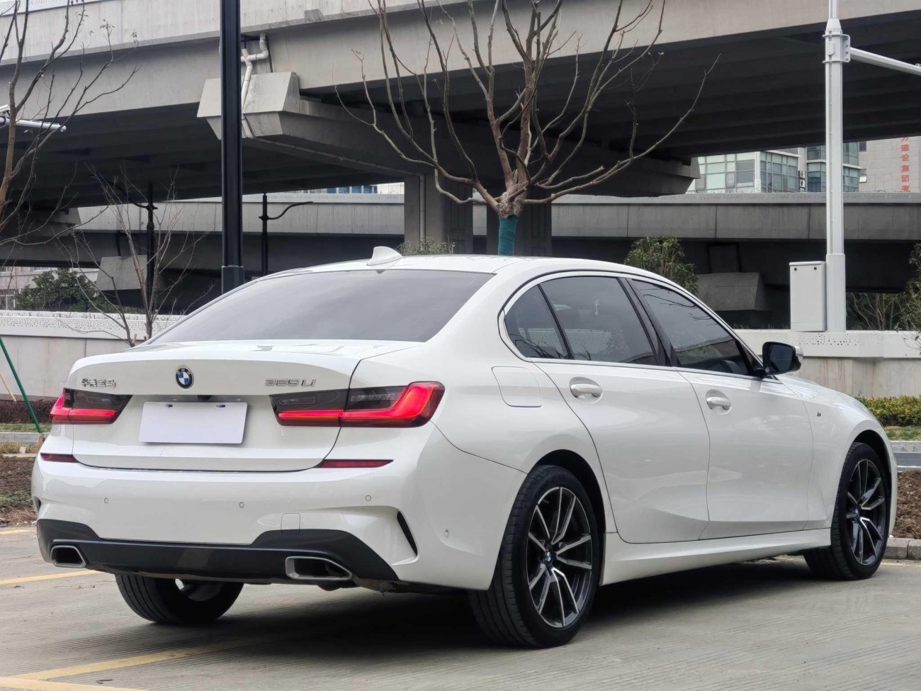 BMW 325Li 2021
