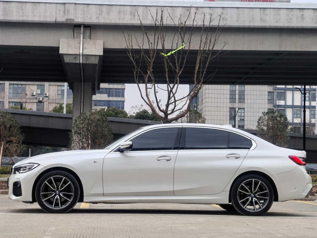 BMW 325Li 2021