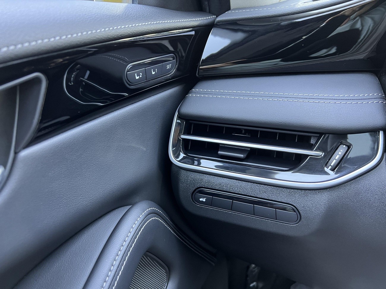 Infiniti QX60 2023