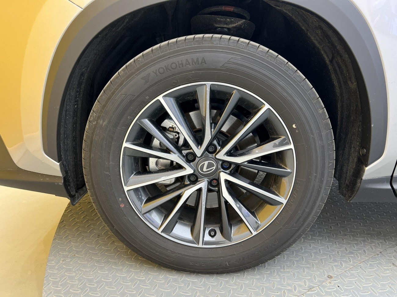 Lexus NX 200 2025