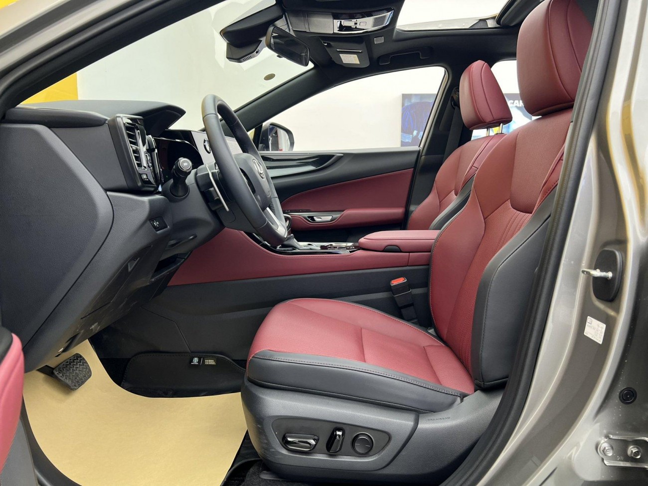 Lexus NX 200 2025
