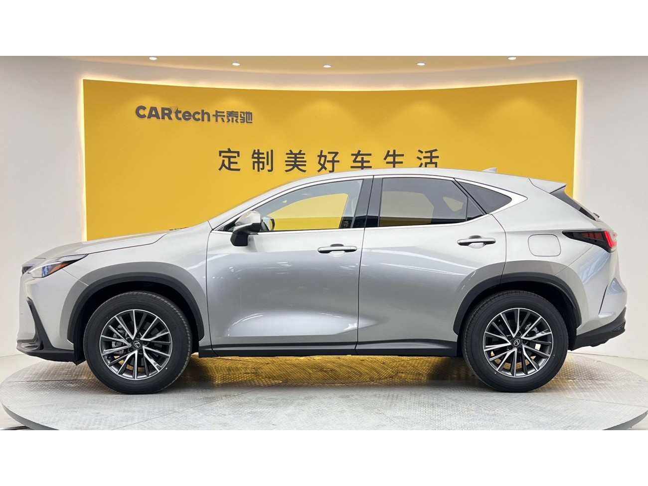 Lexus NX 200 2025