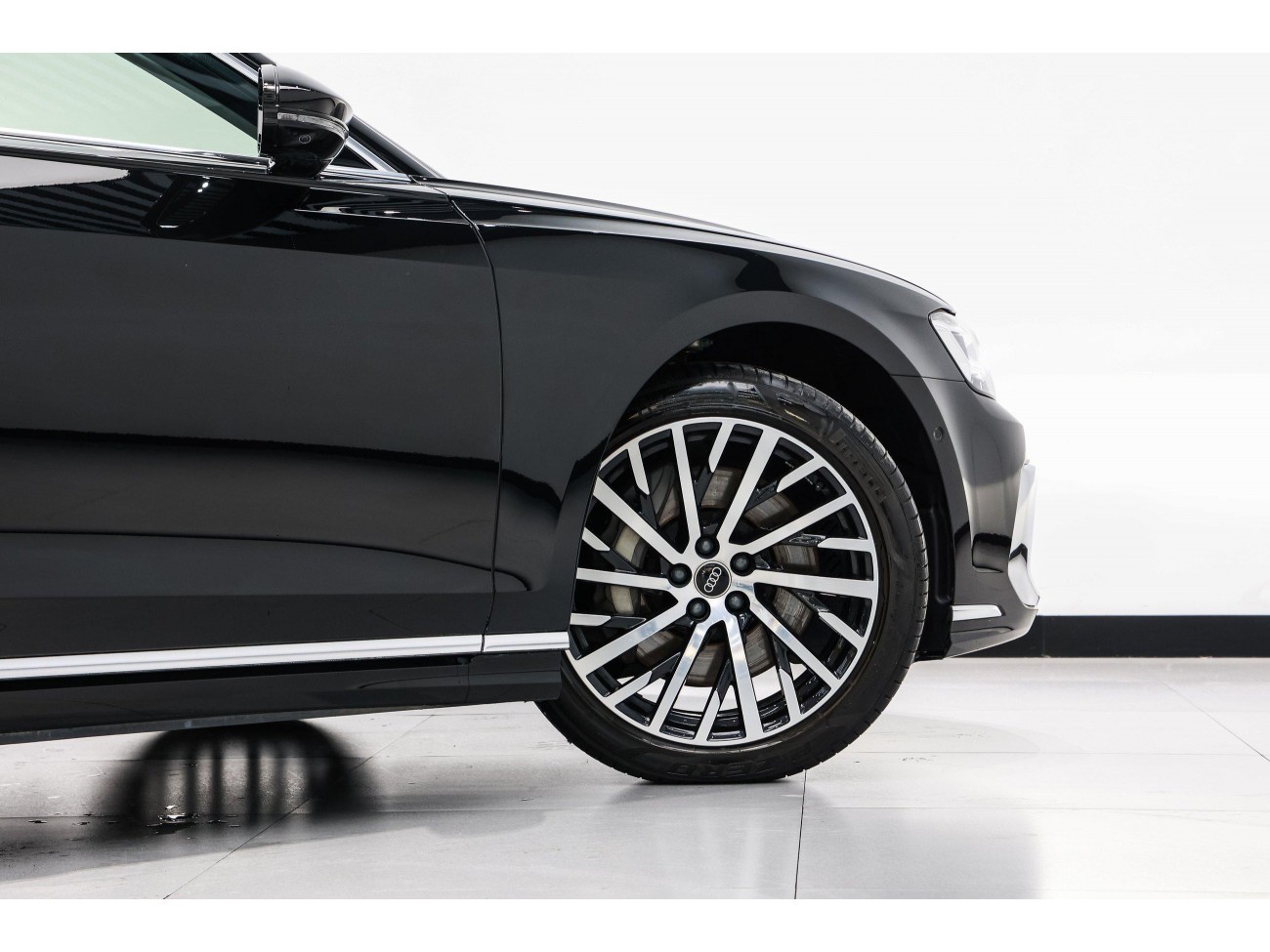 Audi A8L 55 TFSI 2024
