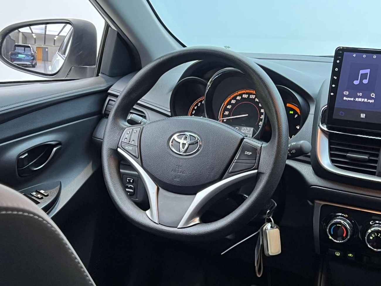 Toyota YARiS L 2022