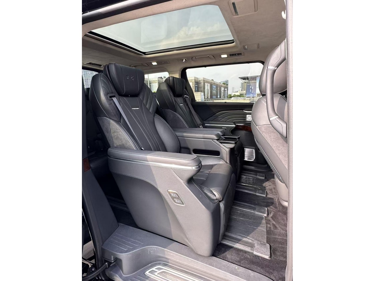 Hongqi HQ9 2023