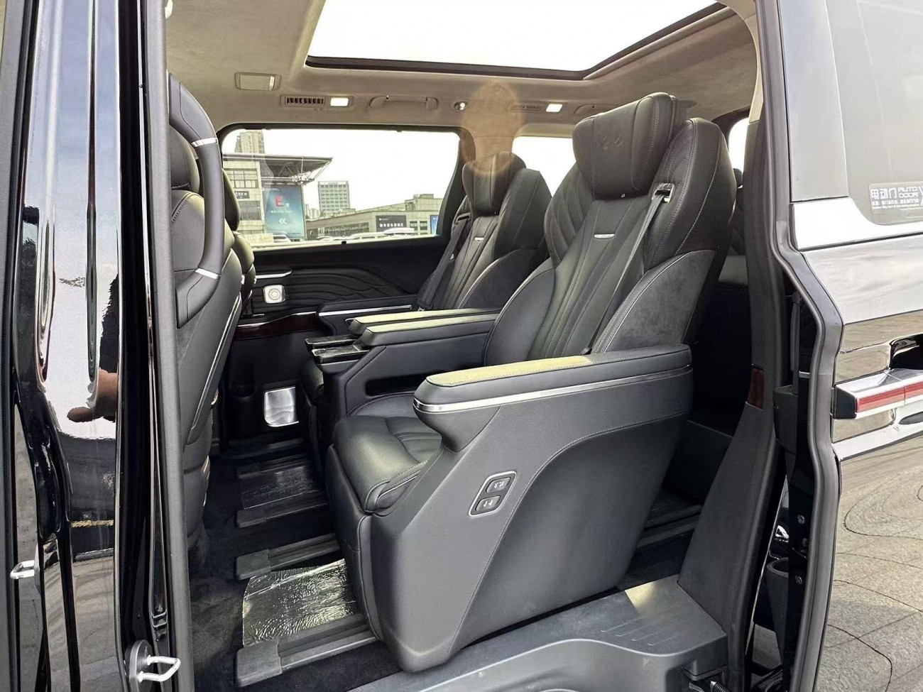 Hongqi HQ9 2023