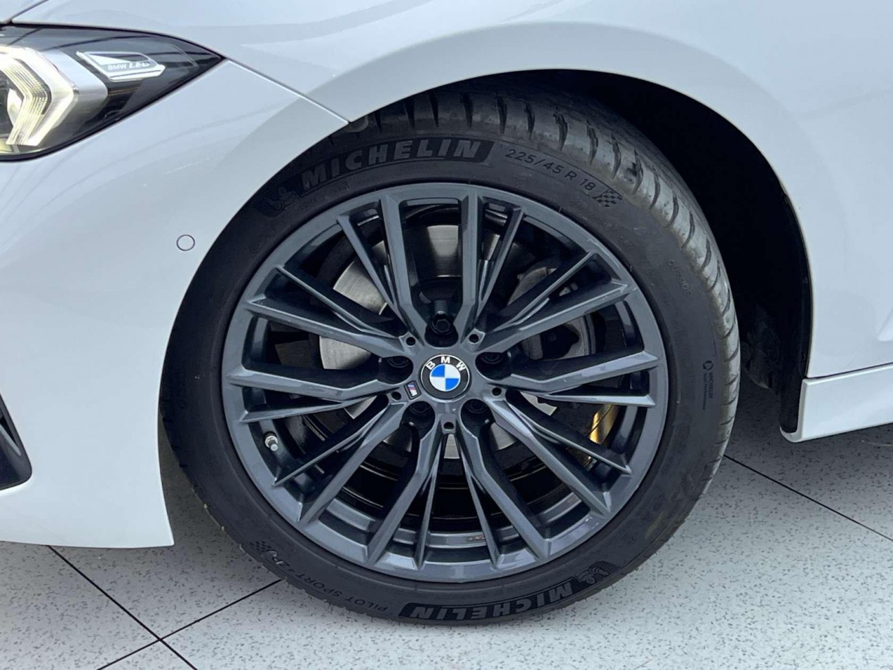 BMW 325Li 2023