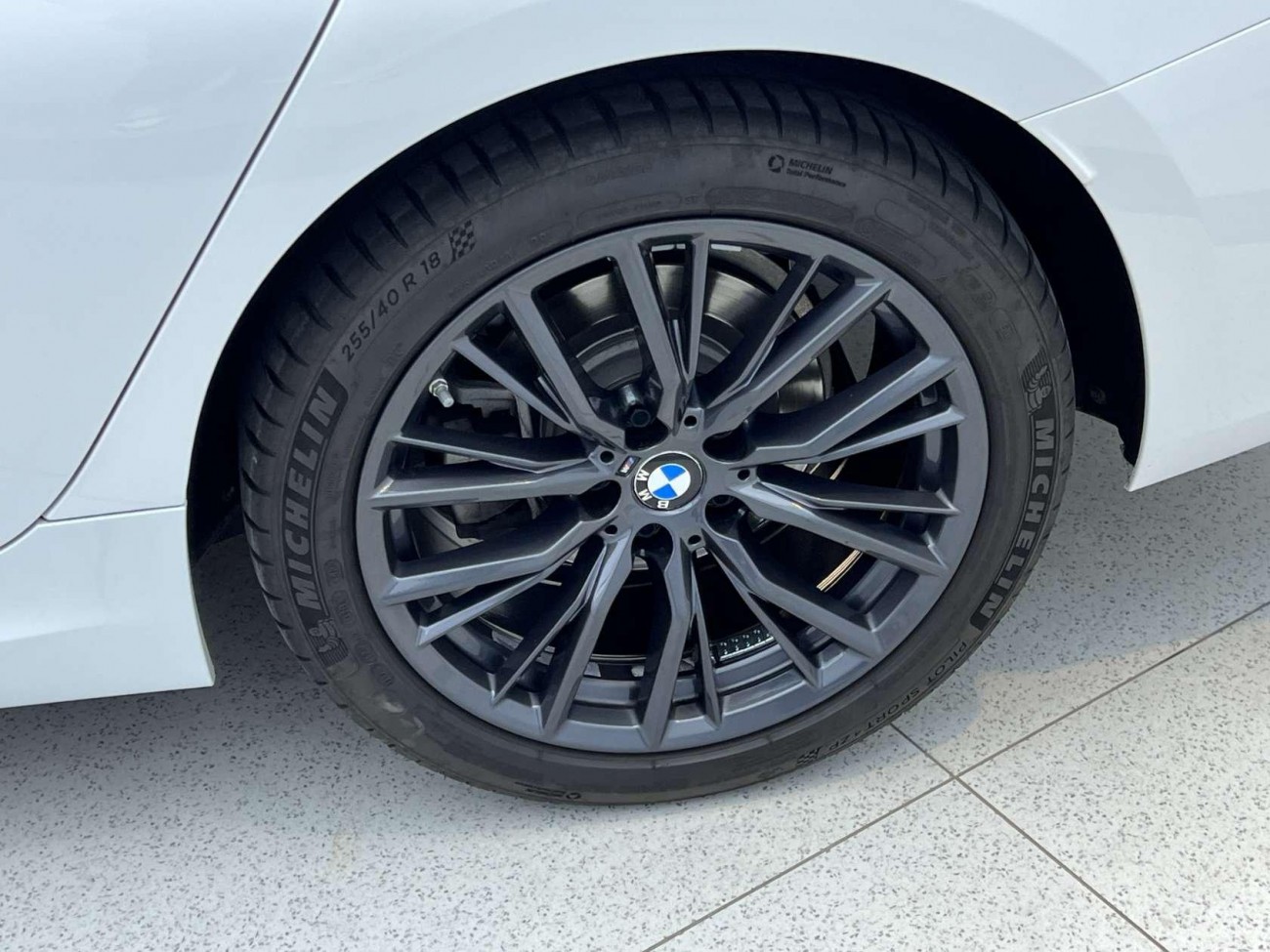 BMW 325Li 2023