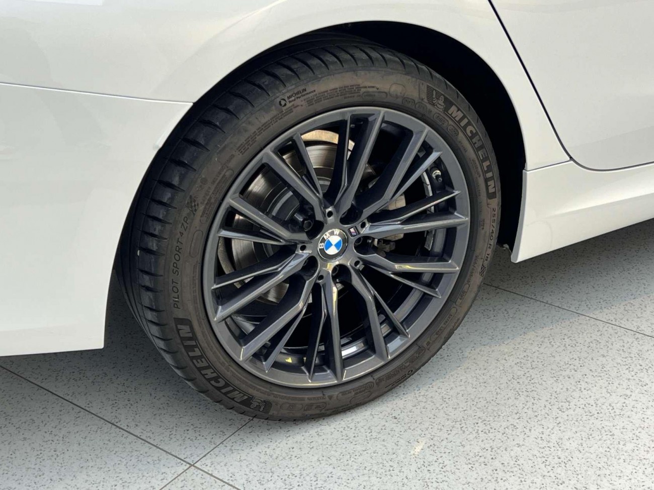 BMW 325Li 2023