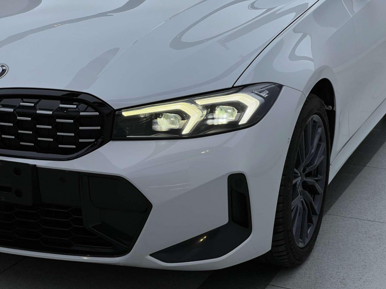 BMW 325Li 2023