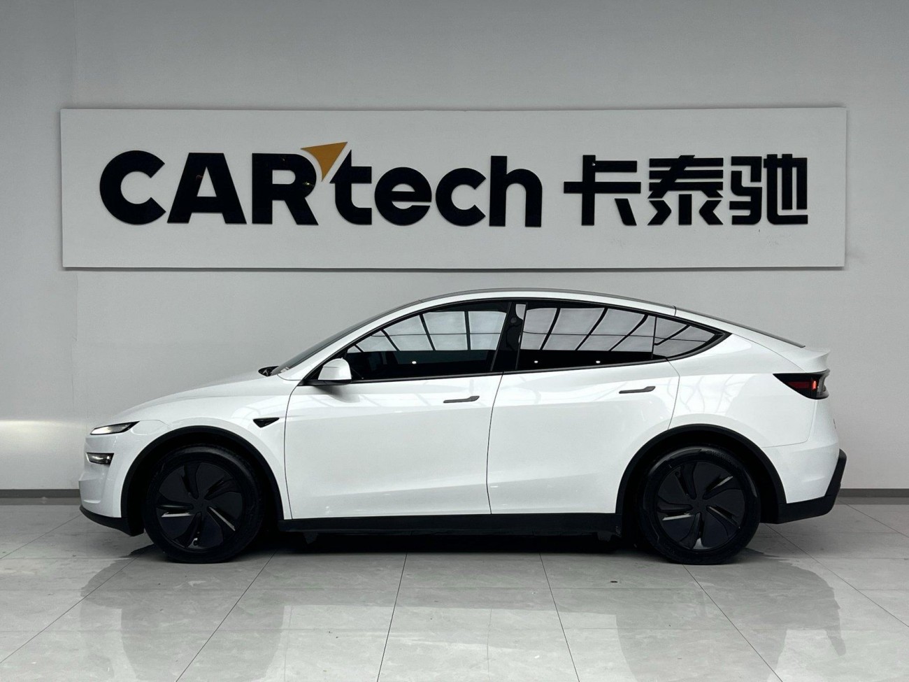 Tesla Model Y 2025