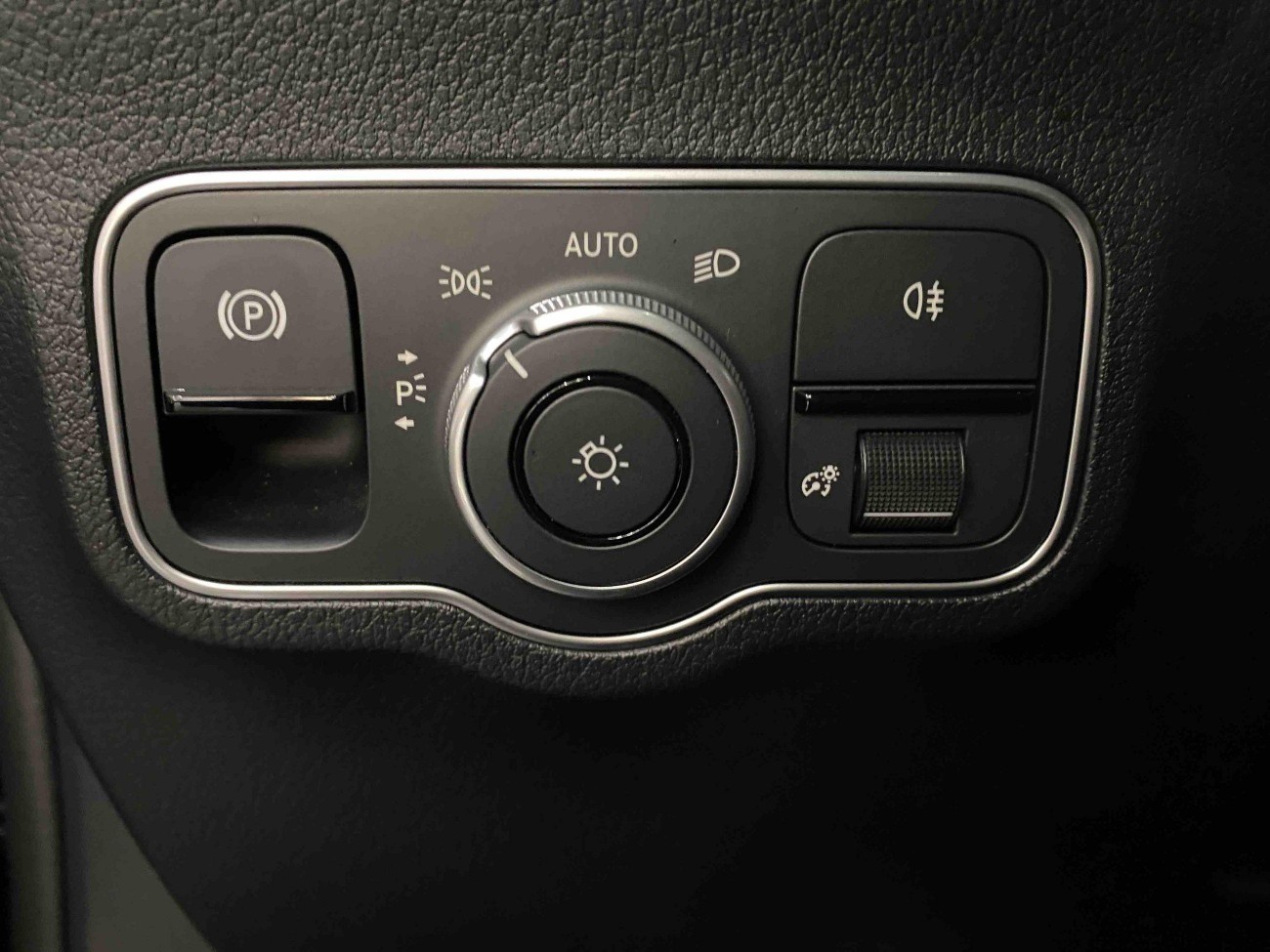 Mercedes-Benz GLB 2024