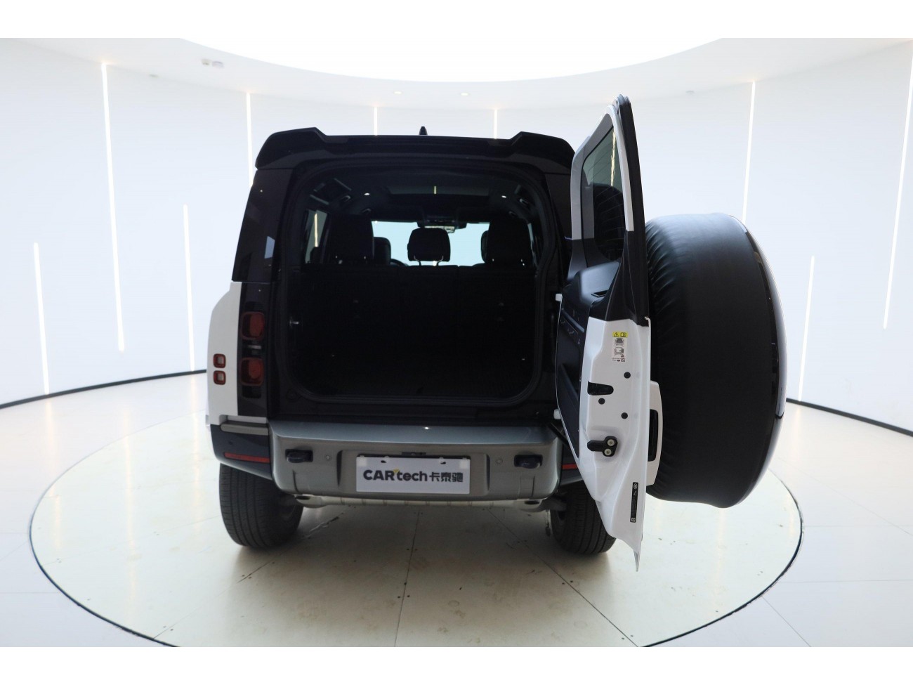 Land Rover Defender 2024