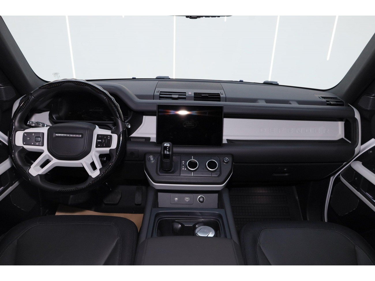 Land Rover Defender 2024