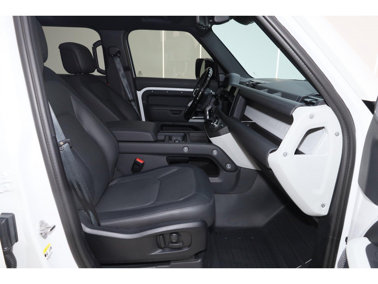 Land Rover Defender 2024