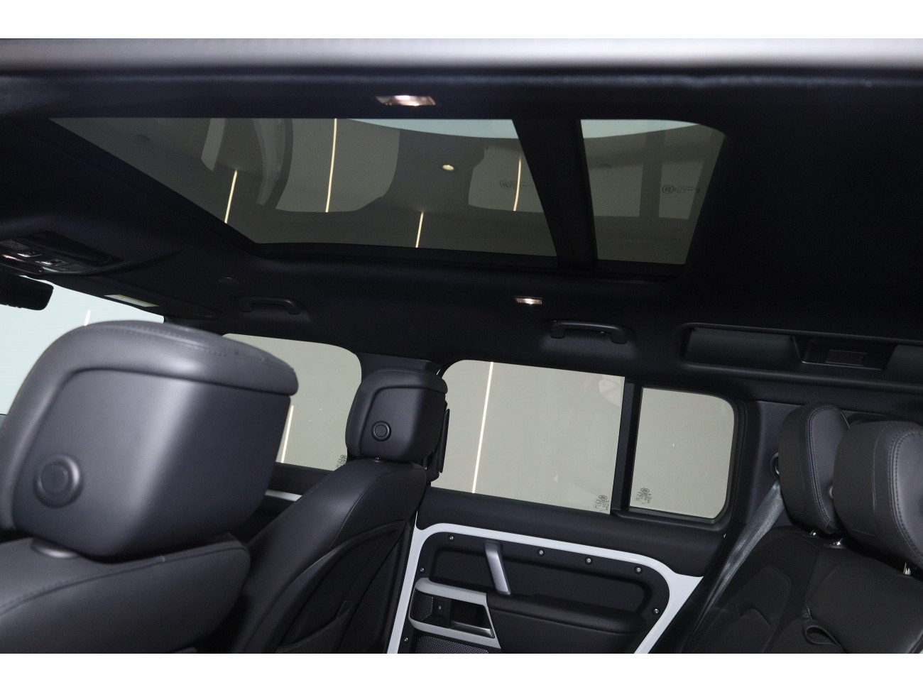 Land Rover Defender 2024