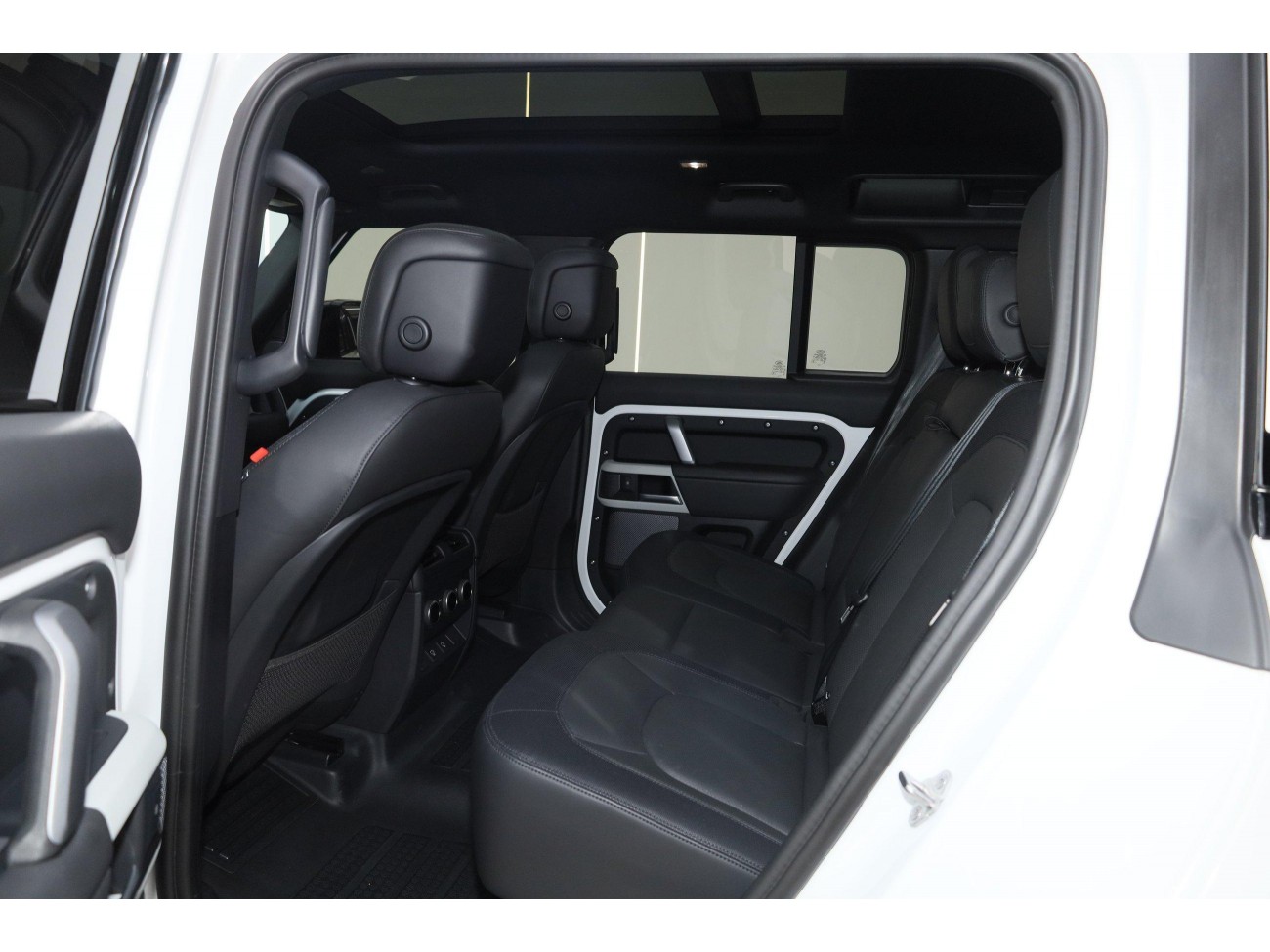Land Rover Defender 2024