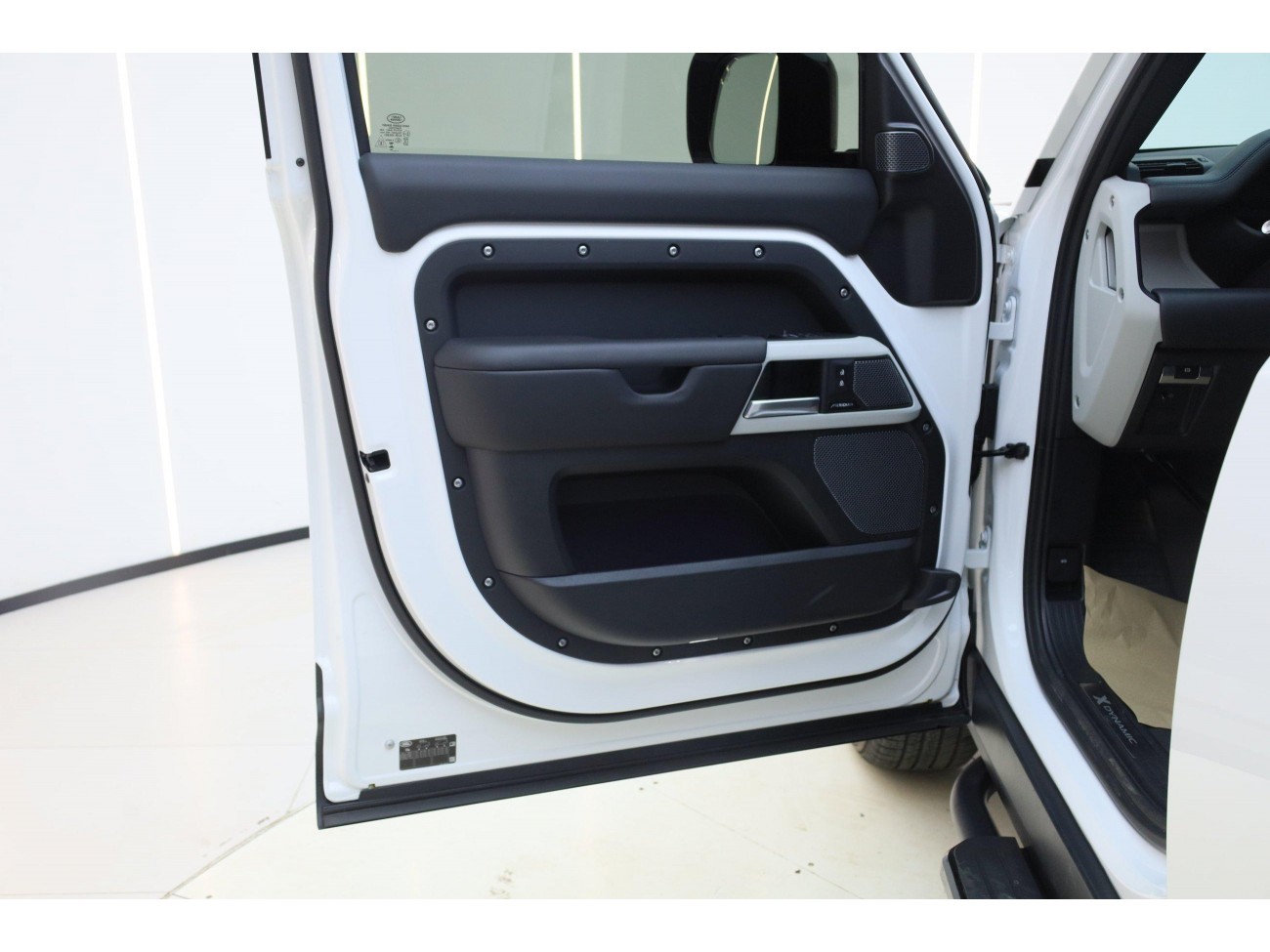 Land Rover Defender 2024