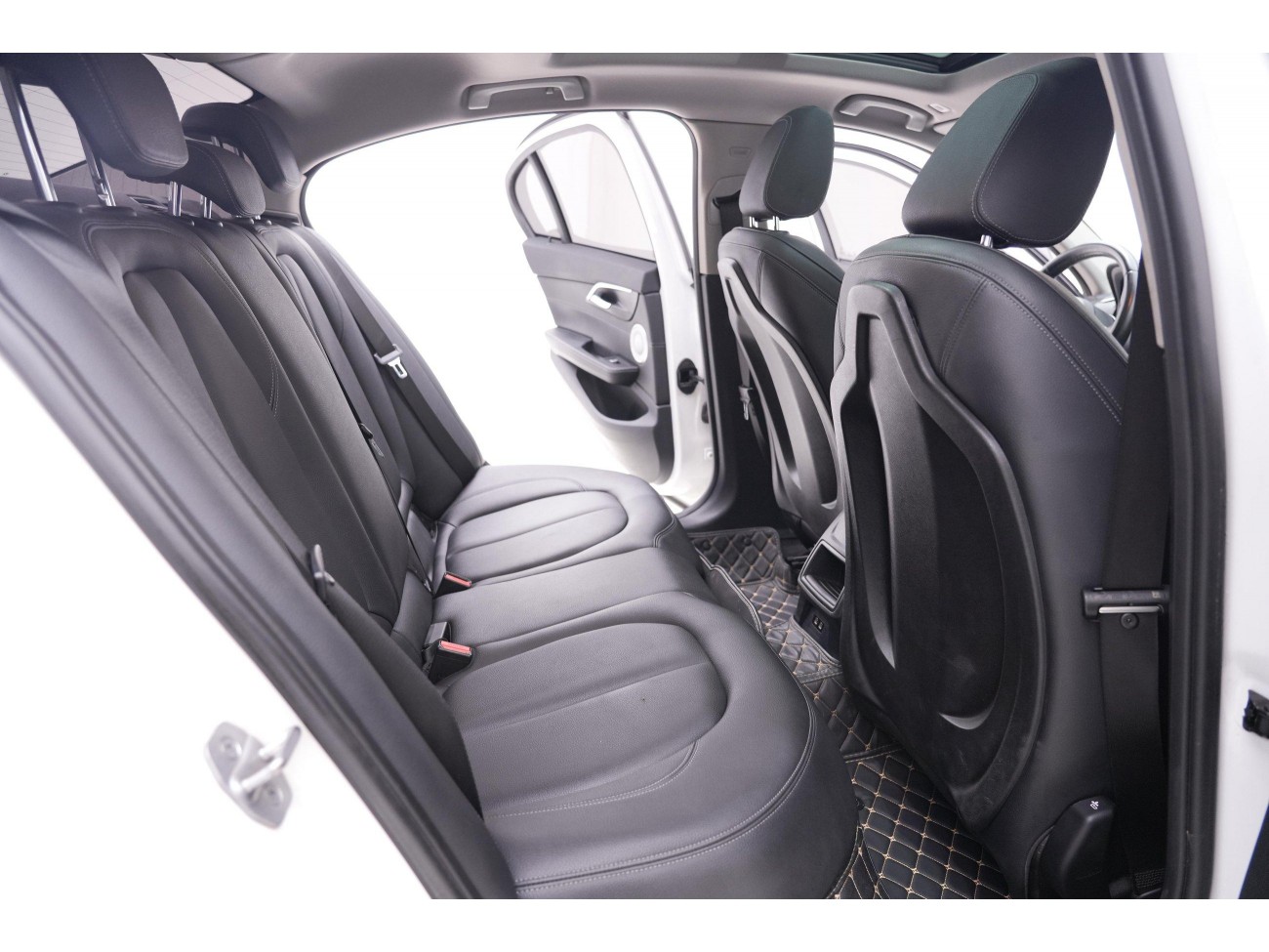 BMW 120i 2023