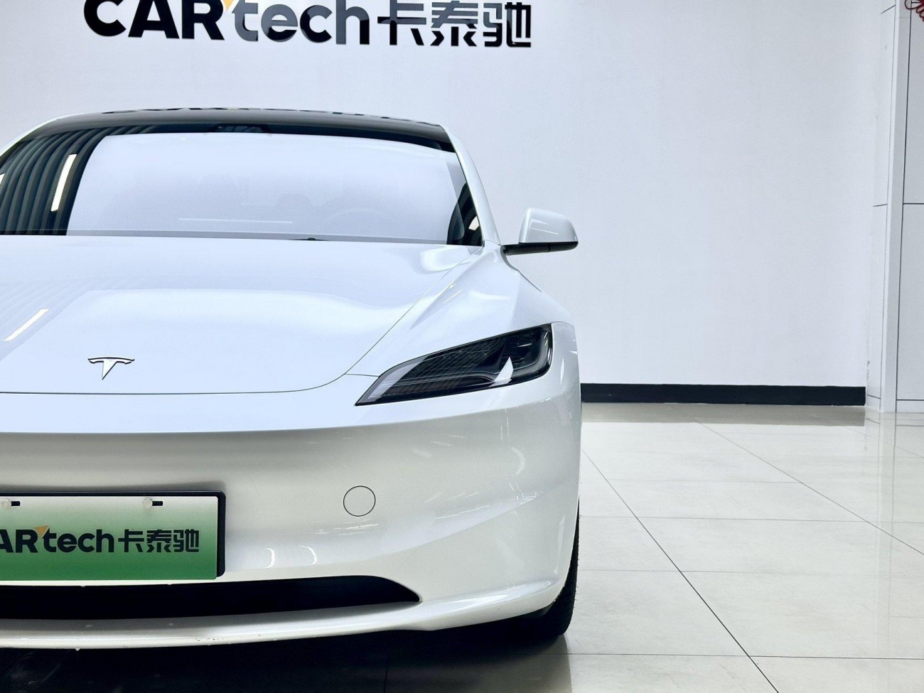 Tesla Model 3 2024