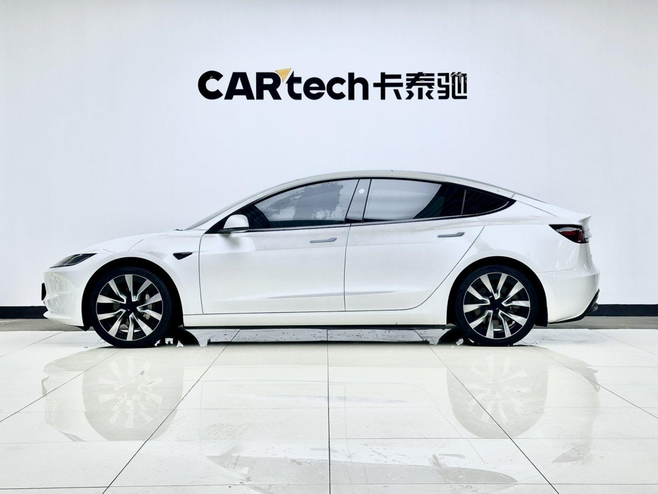 Tesla Model 3 2024