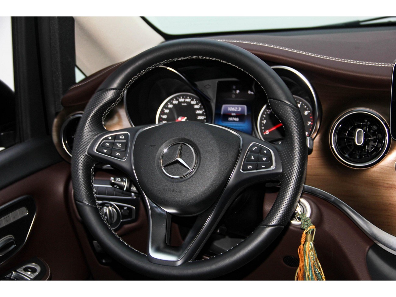 Mercedes-Benz V 2023