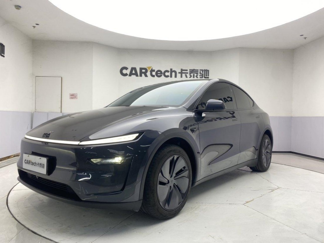 Tesla Model Y 2025