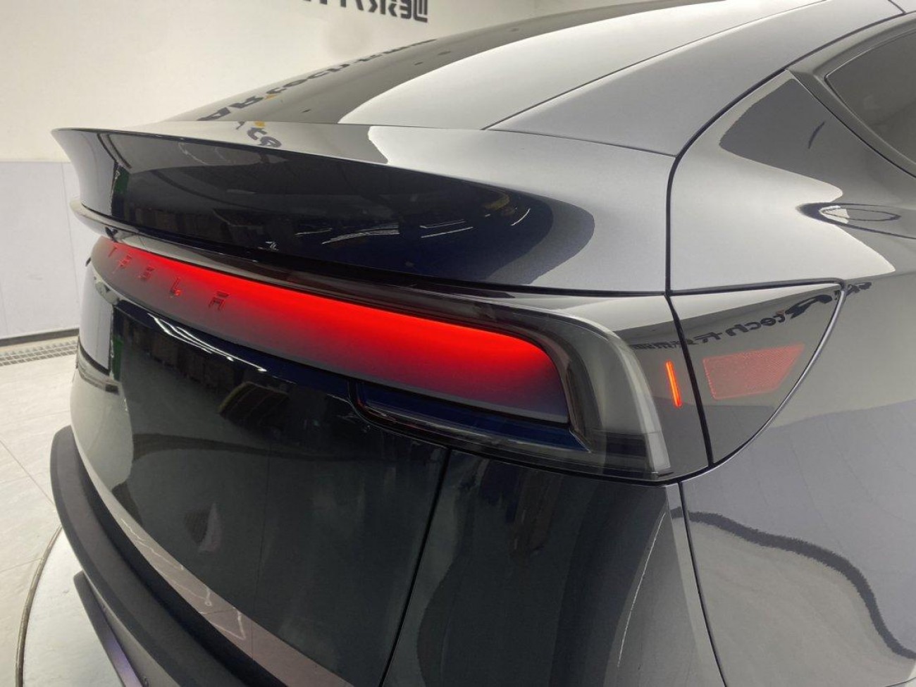 Tesla Model Y 2025