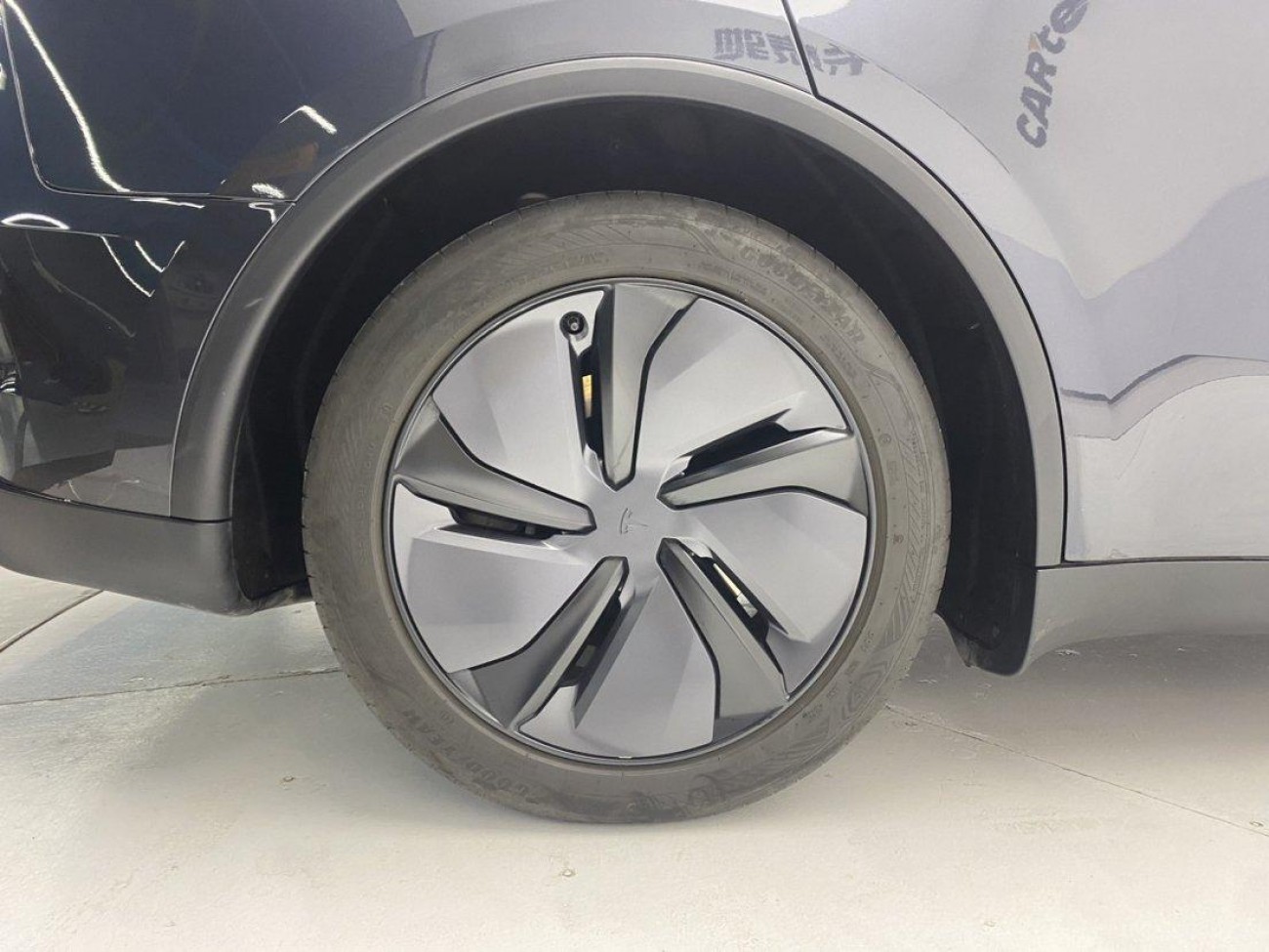 Tesla Model Y 2025