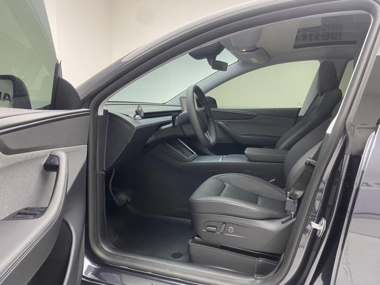 Tesla Model Y 2025
