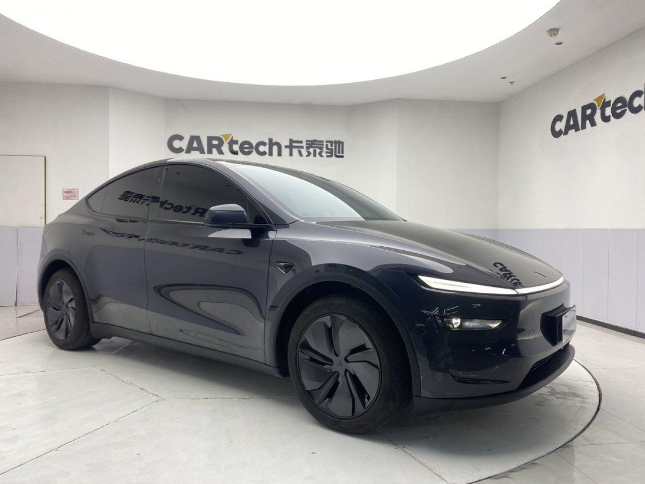 Tesla Model Y 2025