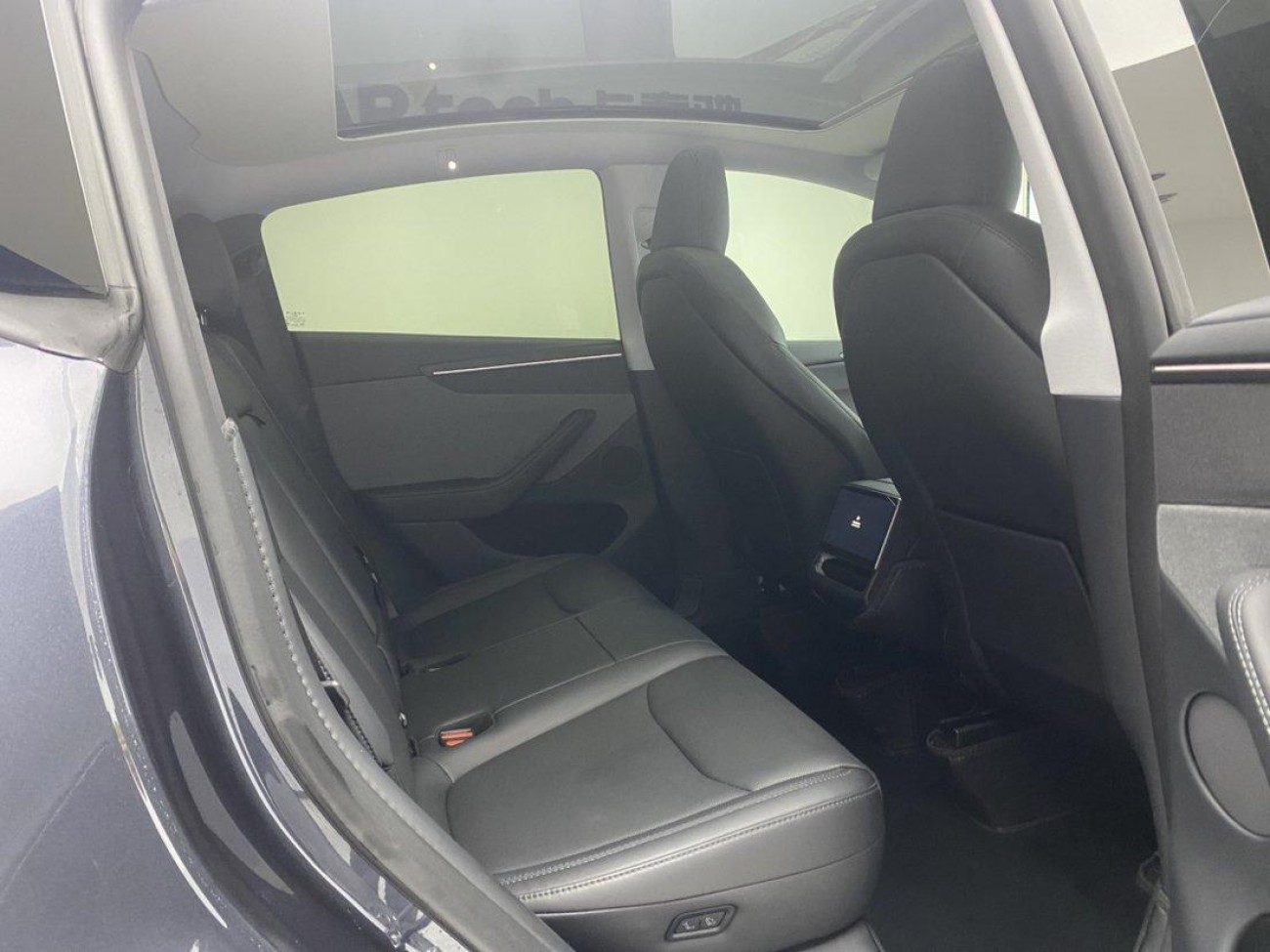 Tesla Model Y 2025