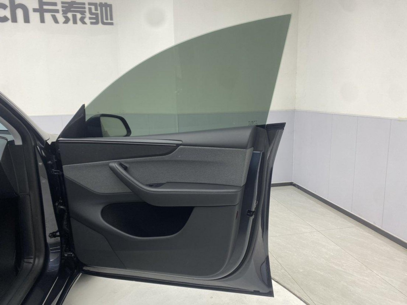 Tesla Model Y 2025