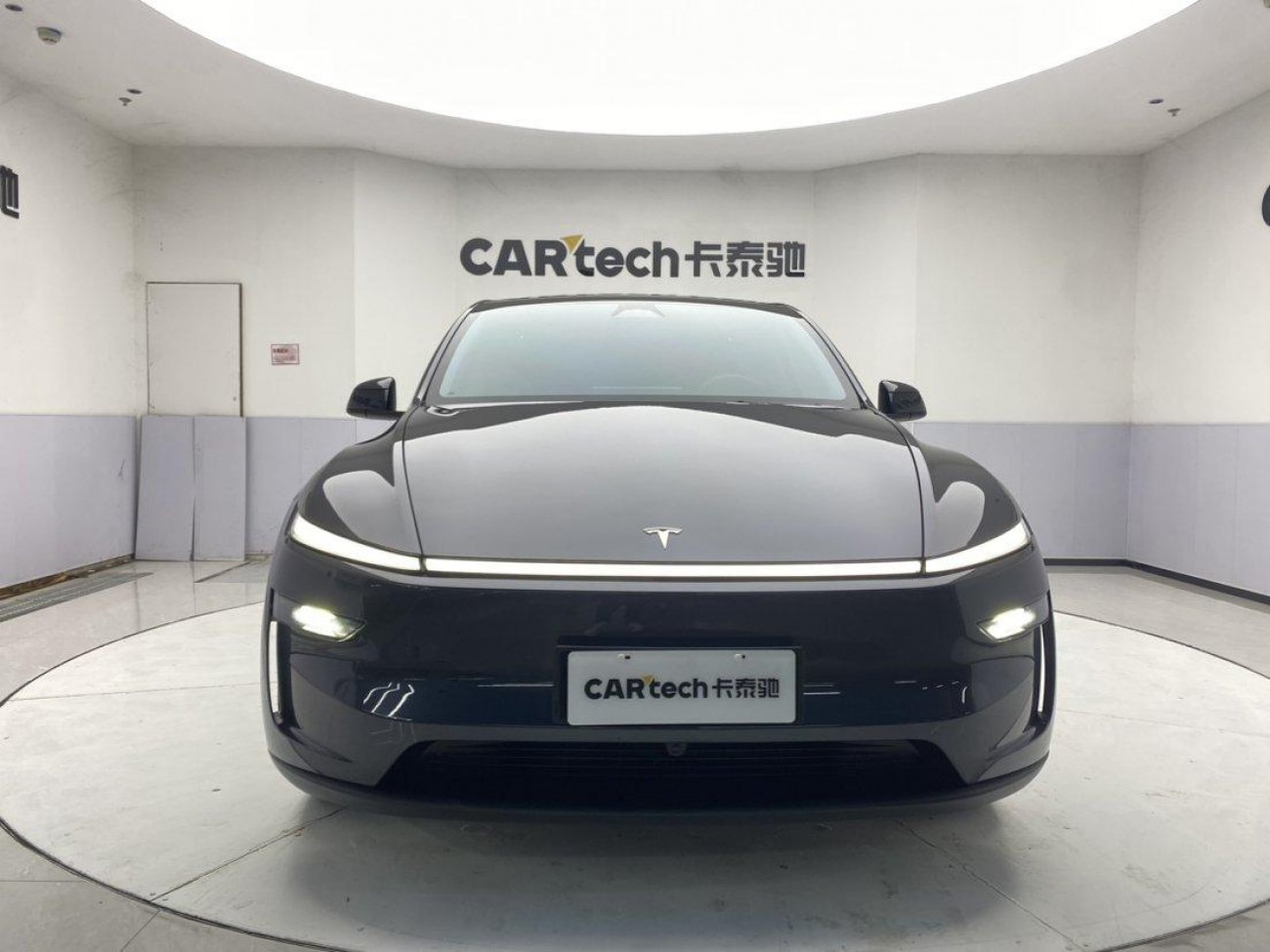 Tesla Model Y 2025