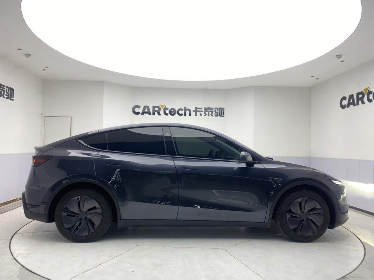 Tesla Model Y 2025