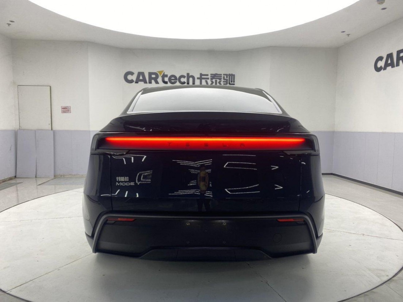 Tesla Model Y 2025
