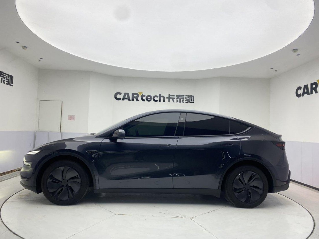 Tesla Model Y 2025