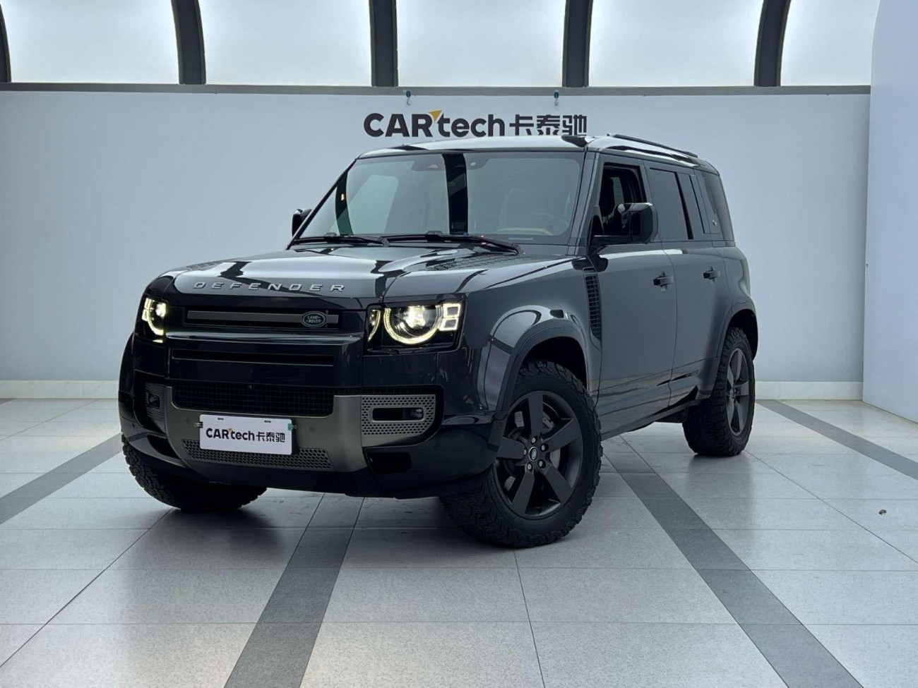 Land Rover Defender 2024