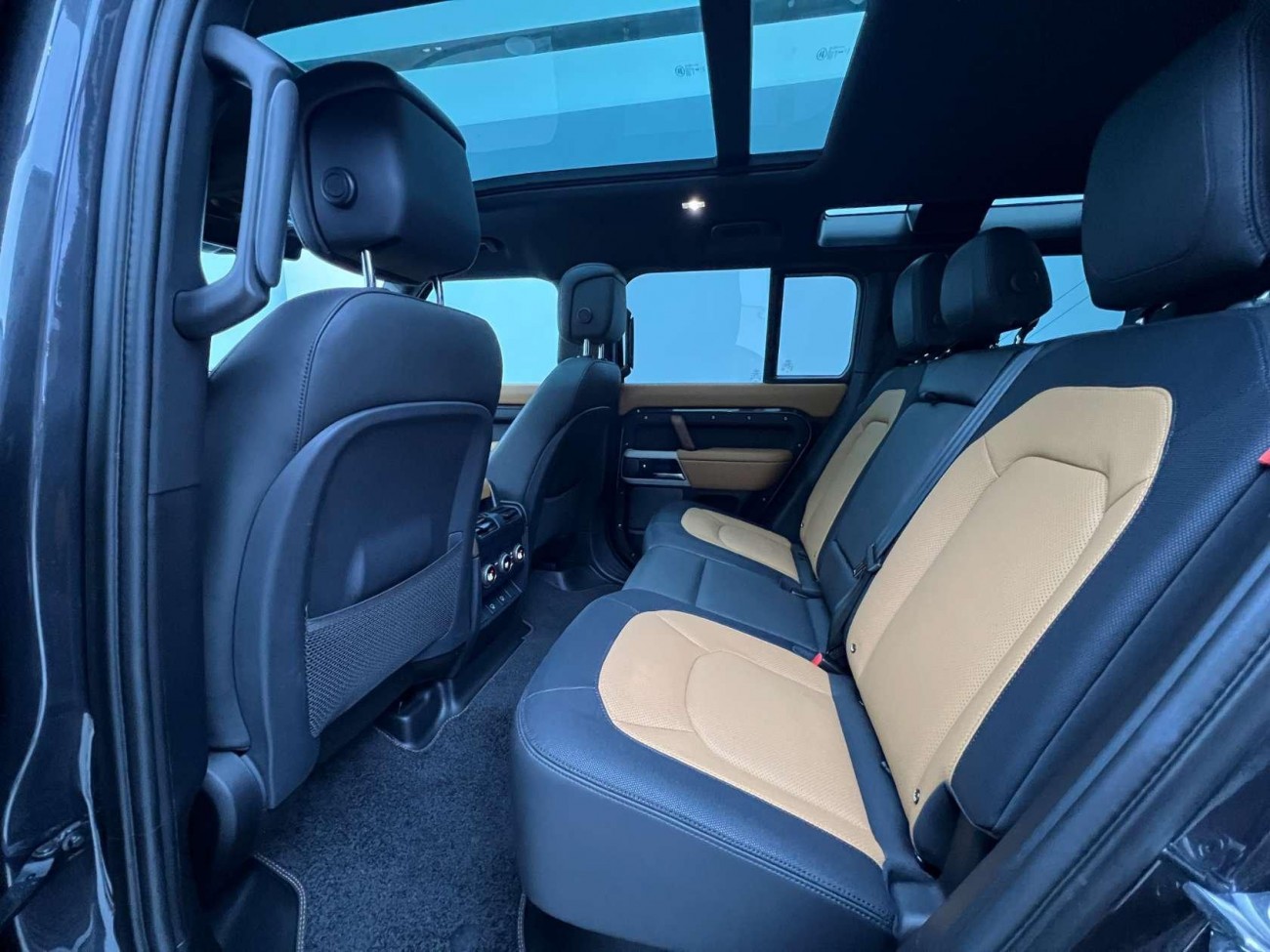 Land Rover Defender 2024