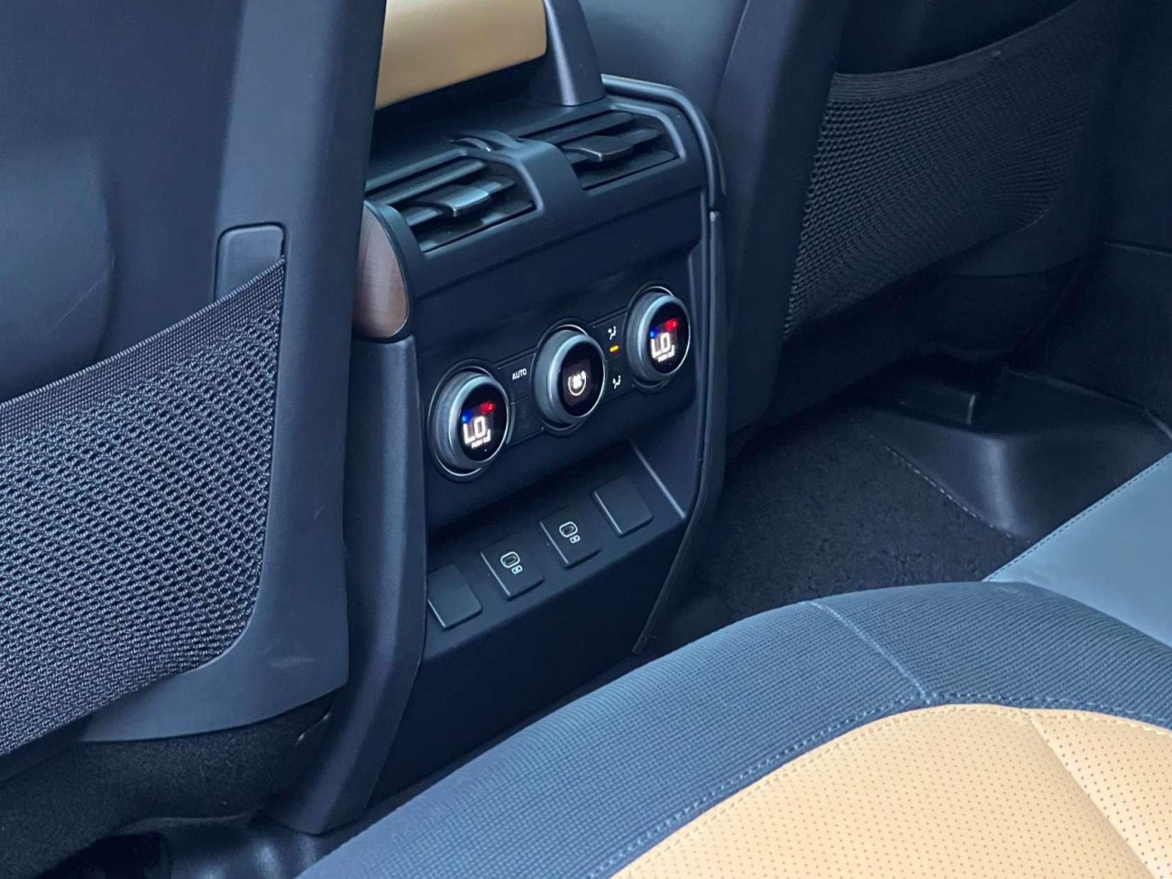 Land Rover Defender 2024