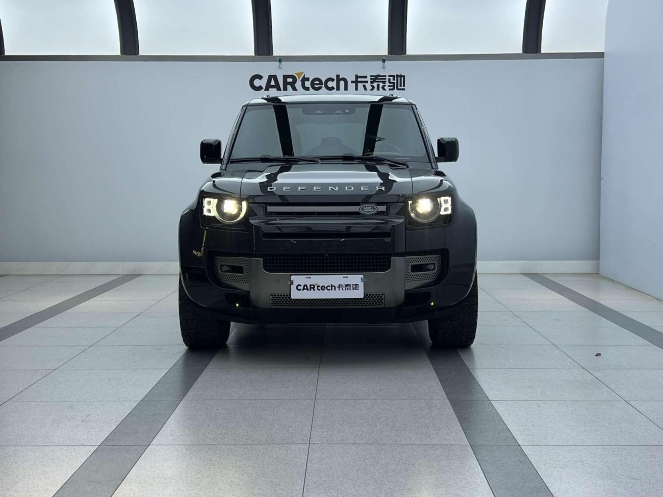 Land Rover Defender 2024