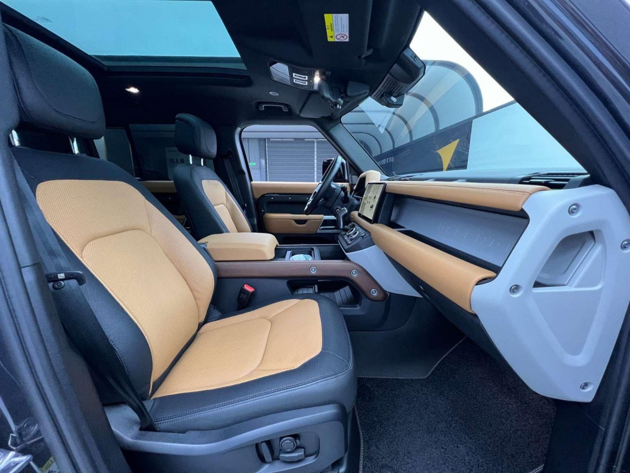 Land Rover Defender 2024
