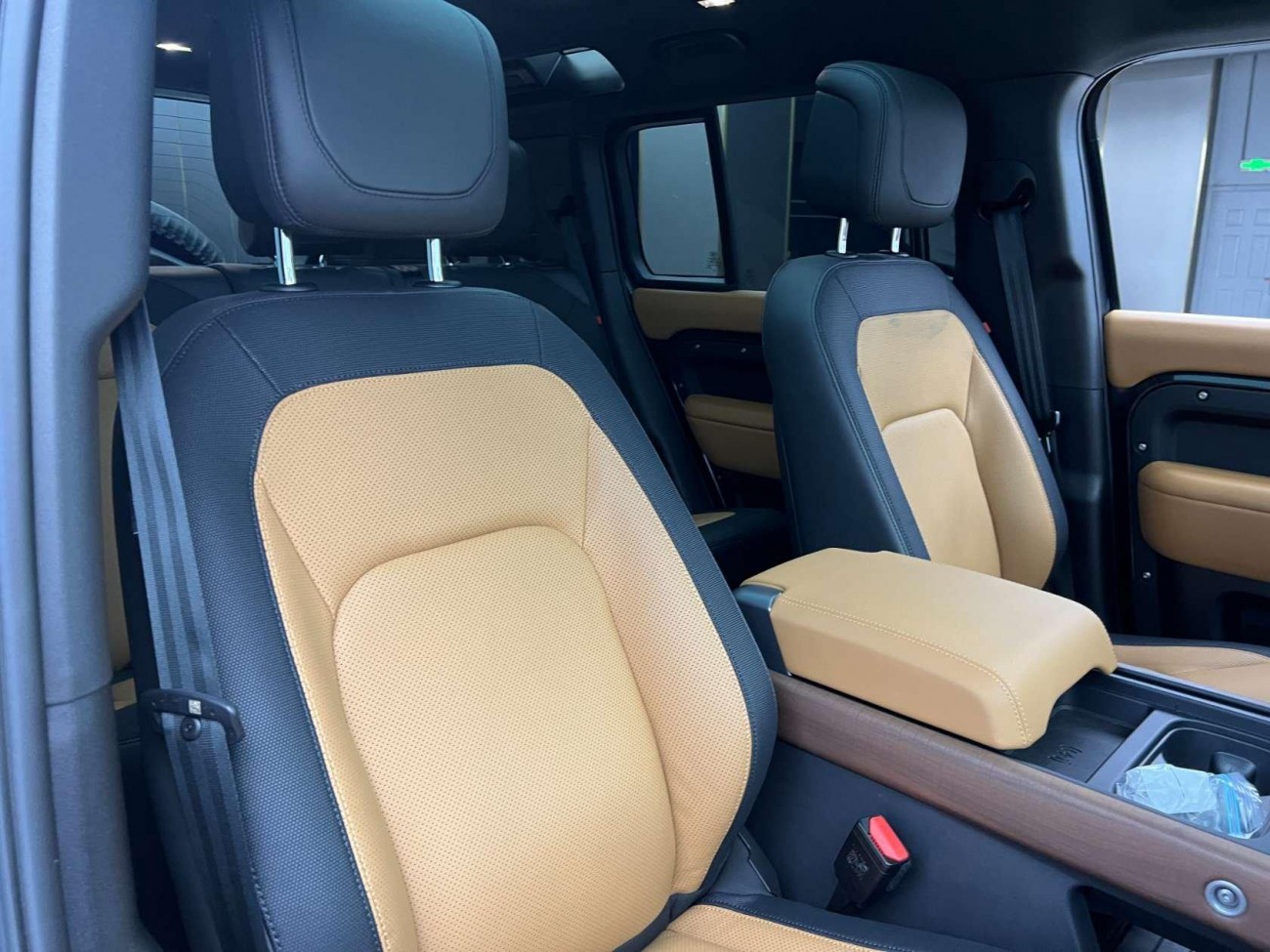 Land Rover Defender 2024