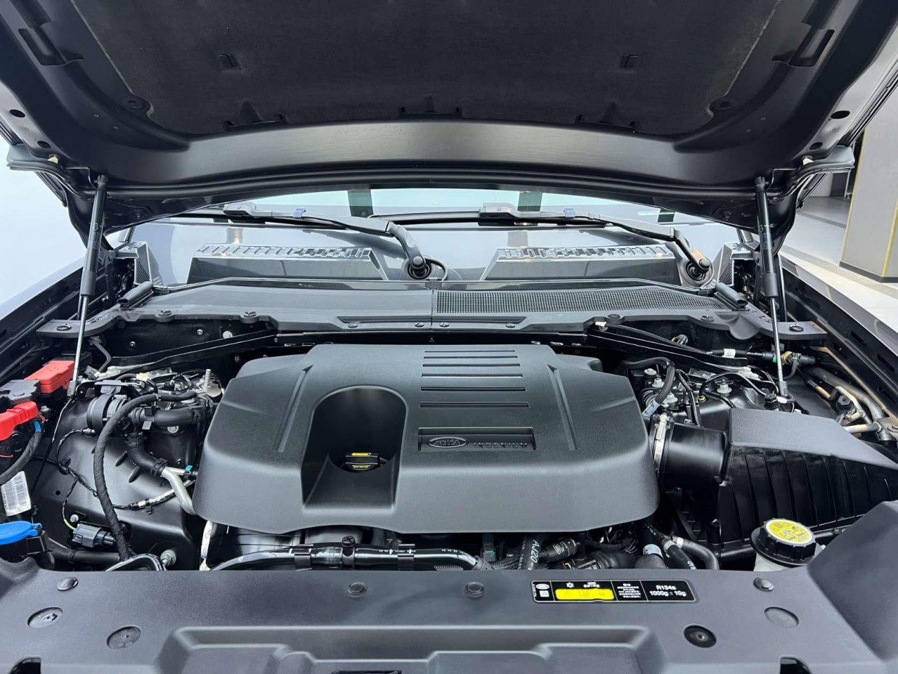 Land Rover Defender 2024