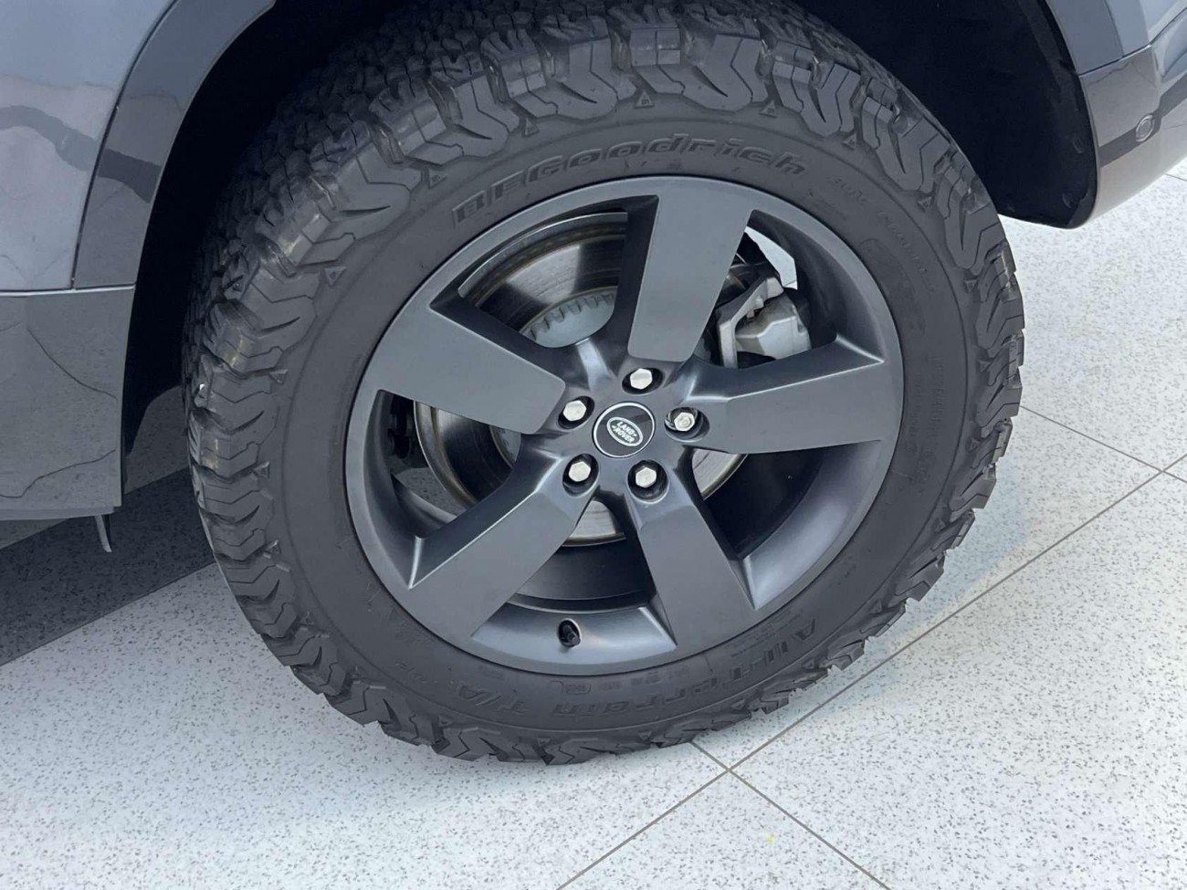 Land Rover Defender 2024