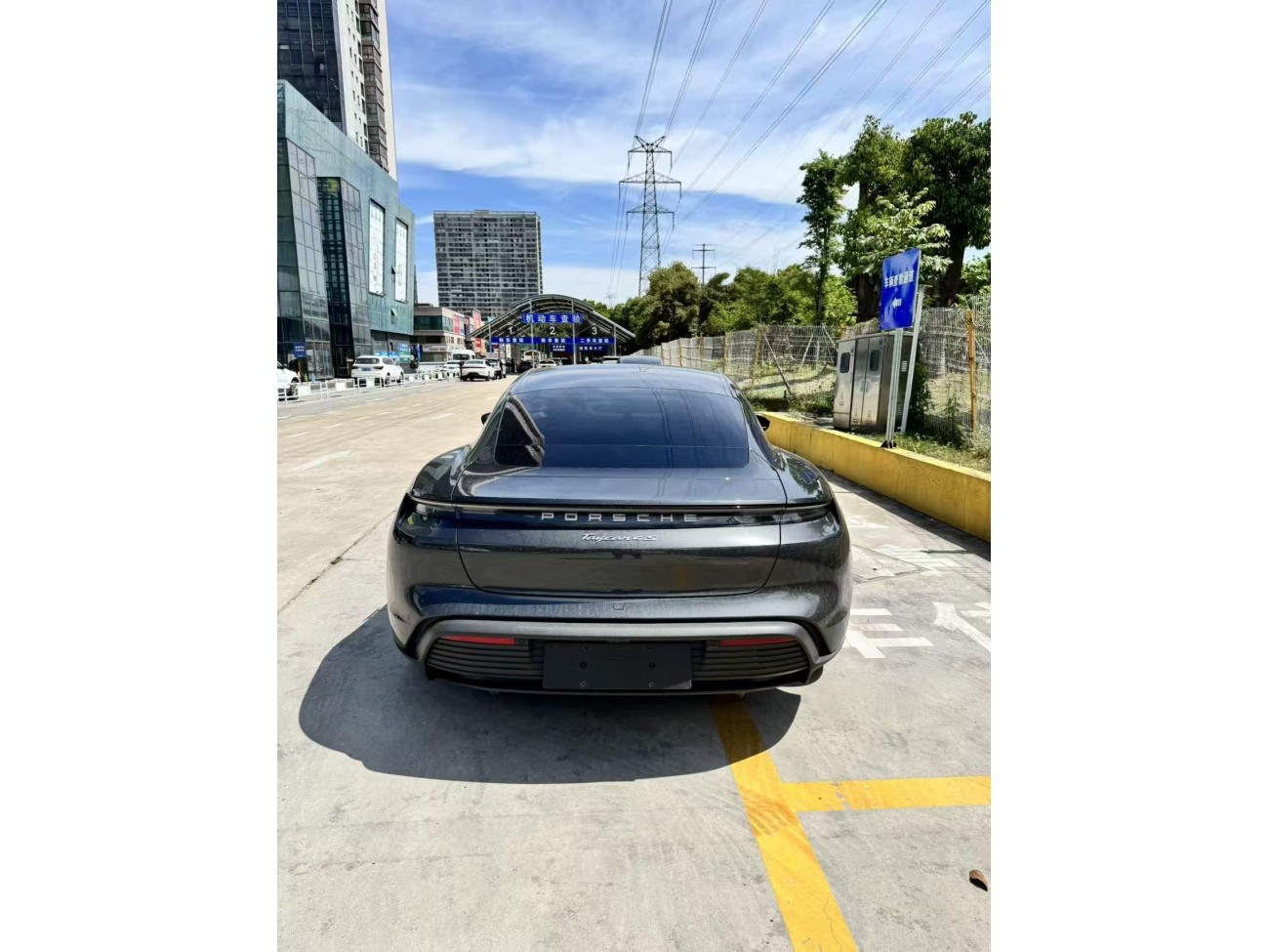 Porsche Taycan 2022